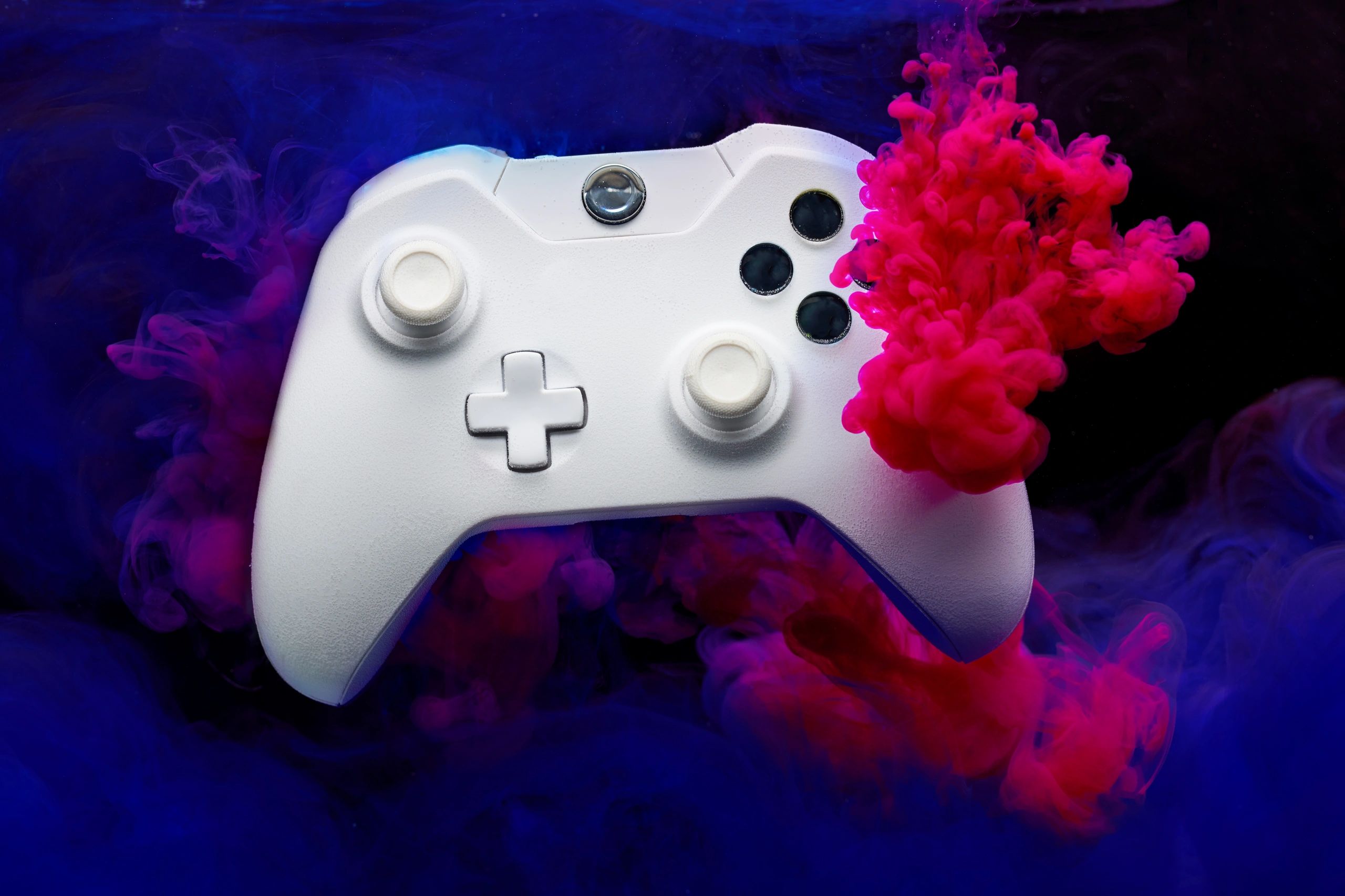 Joystick dengan nuansa gelap sebagai ilustrasi kontrol dan kesadaran bermain