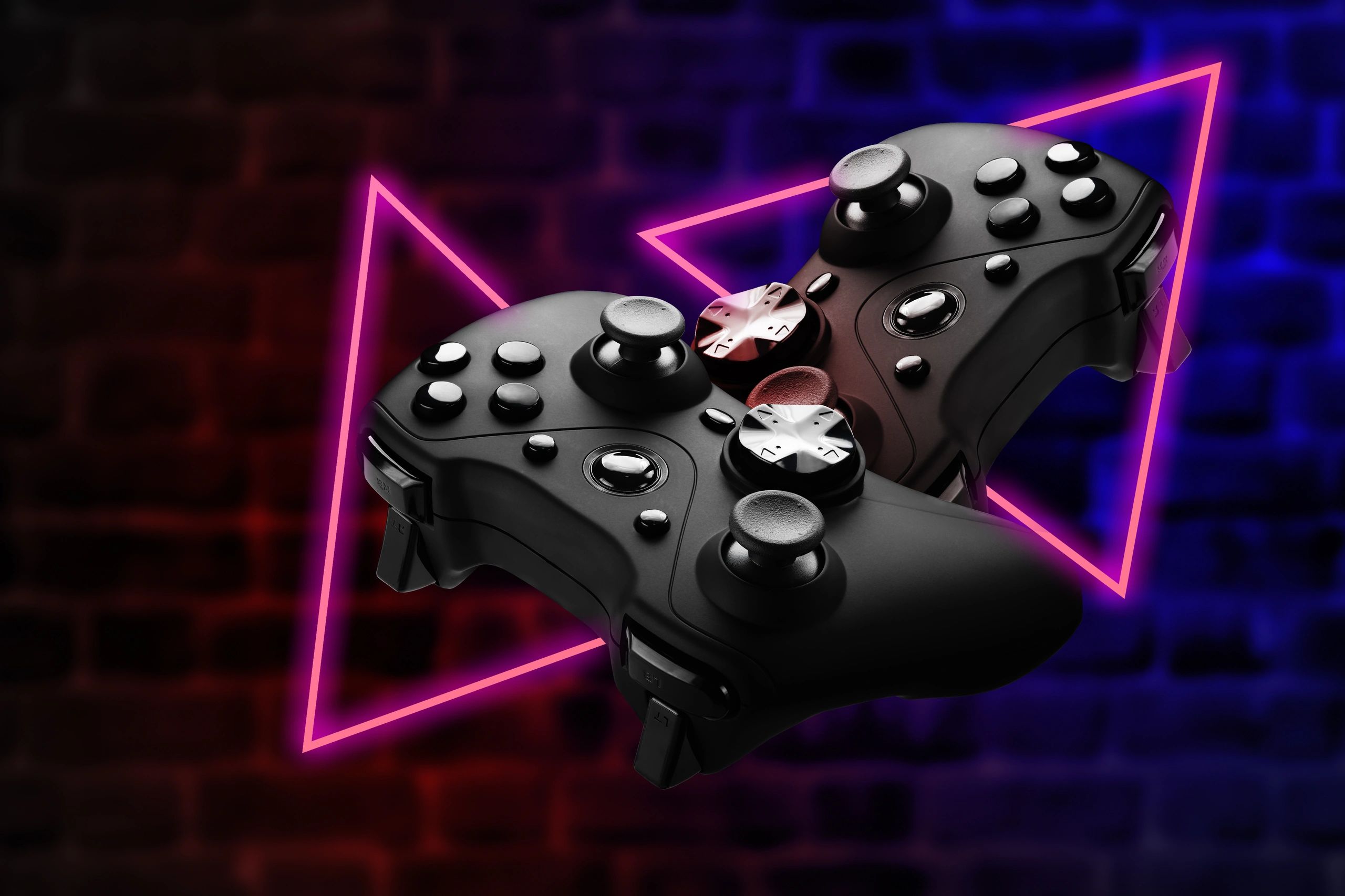 Gamepad di latar gelap sebagai ilustrasi konten game yang informatif